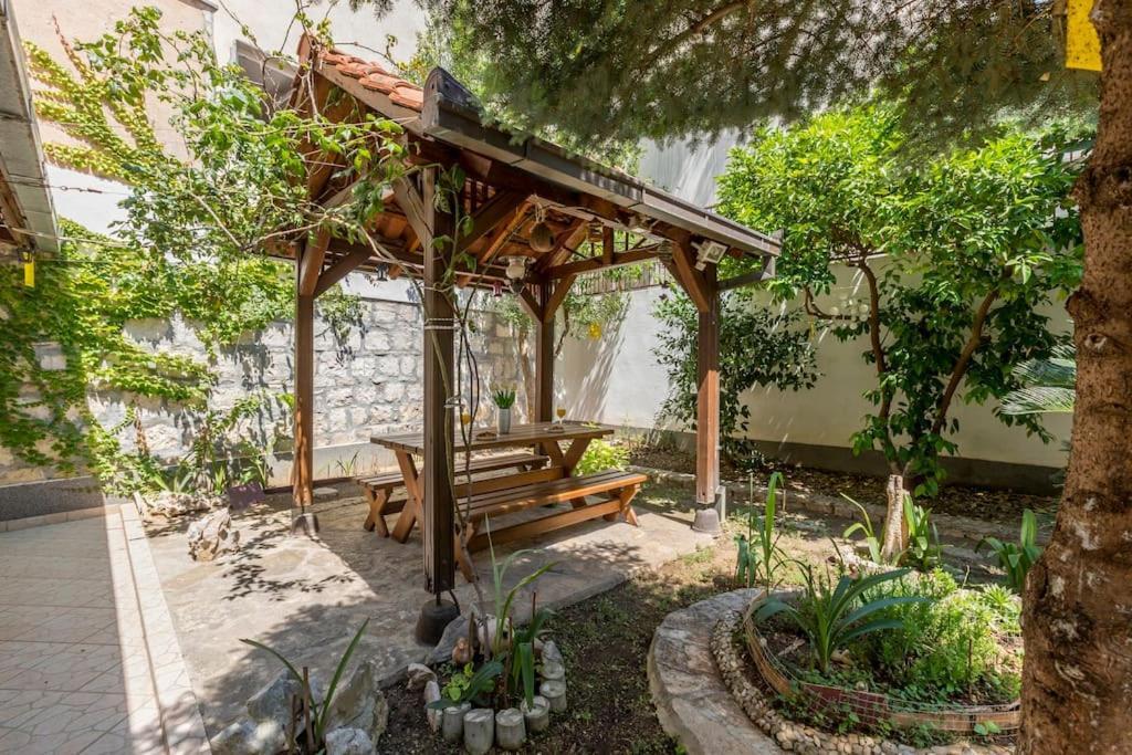 Apartment Paradise Garden Split Exterior photo
