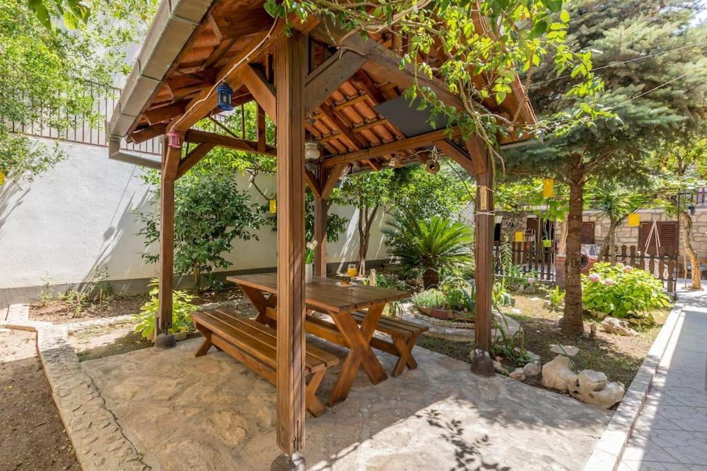 Apartment Paradise Garden Split Exterior photo